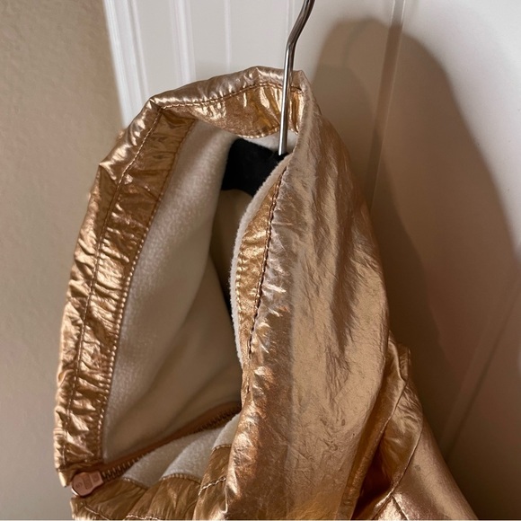 Old Navy Rose Gold Puffer Jacket Small Metallic Ski Street Style - Picture 8 of 8